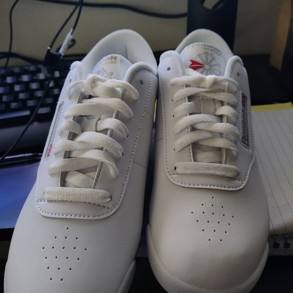 Reebok sneakers, white sz 9